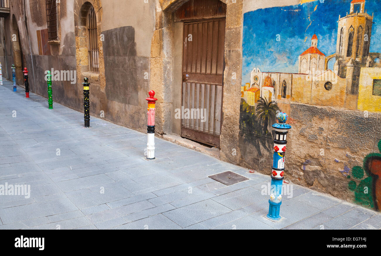 Tarragona, Spagna - 16 agosto 2014: coloratissimo graffito sulla parete in Tarragona, arte urbana Foto Stock