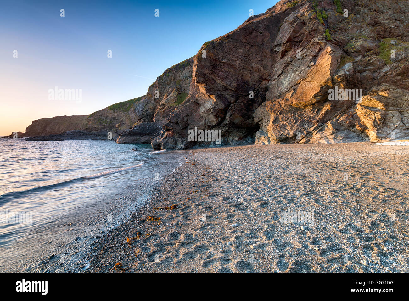 La spiaggia e le scogliere a Lizard Point in Cornovaglia, il più meridionale punta in Gran Bretagna Foto Stock