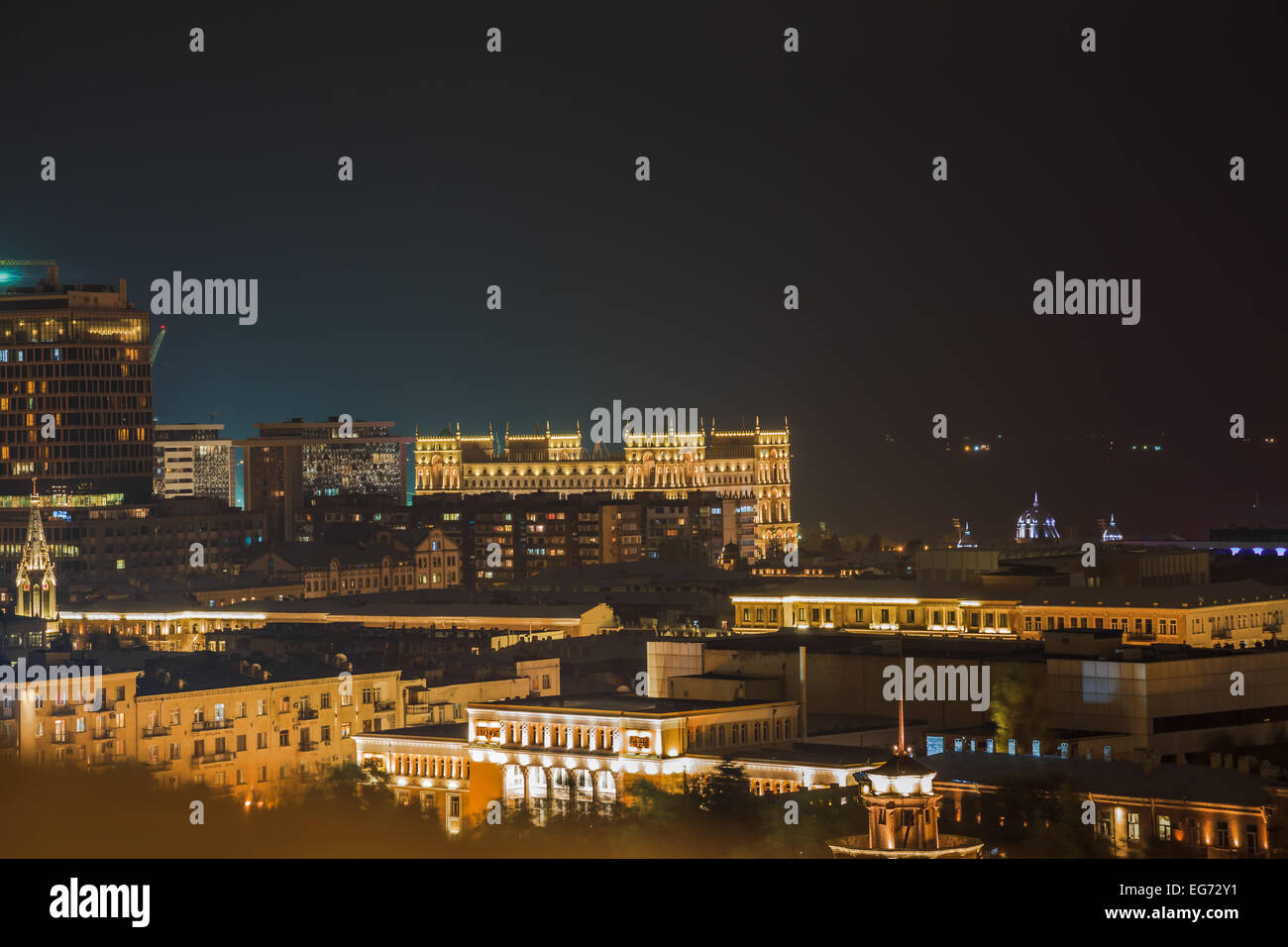 Baku, capitale dell'Azerbaigian nella notte Foto Stock