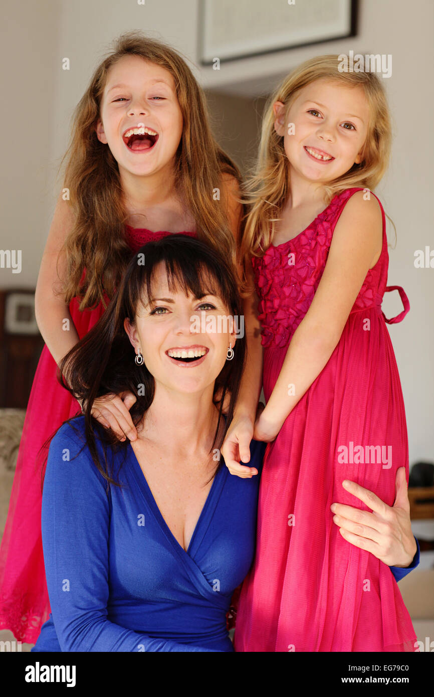 Mamma single e le sue due figlie piuttosto Foto Stock