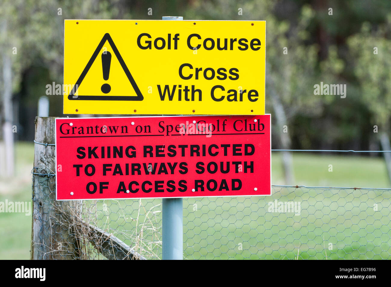 Grantown-on-Spey Golf Club segno limitando sciare sul fairway Foto Stock