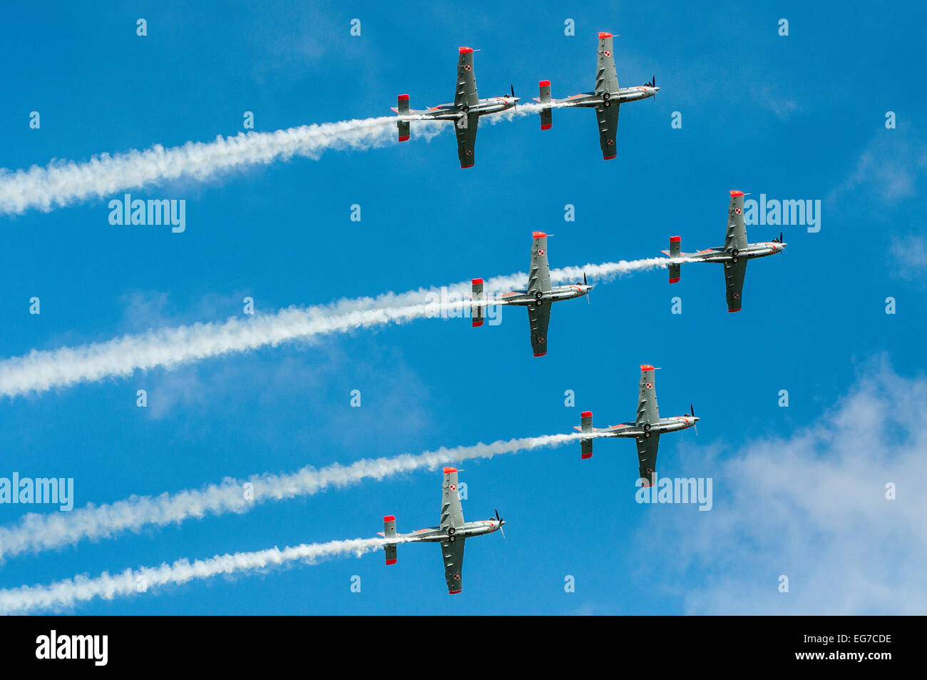 Team Orliky PZL Super Orlik, polacco Air Force gruppo in volo con sentieri di fumo Foto Stock