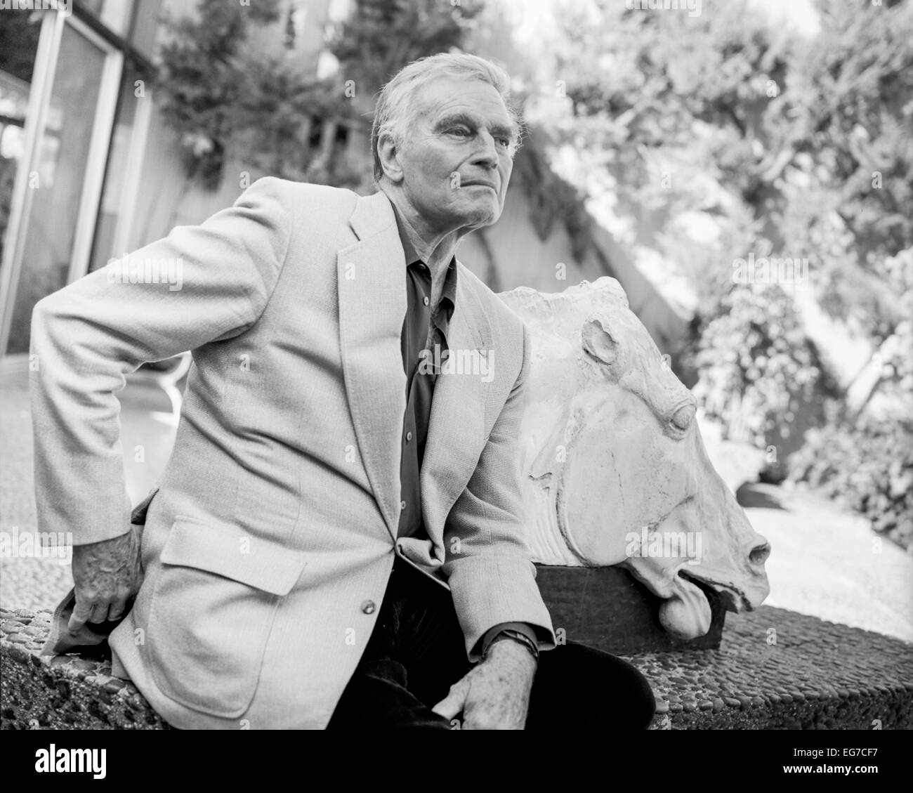 LOS ANGELES, CA - febbraio 2: Oscar attore Charlton Heston nella sua casa di Los Angeles, la California il febbraio 2,1997. Foto Stock