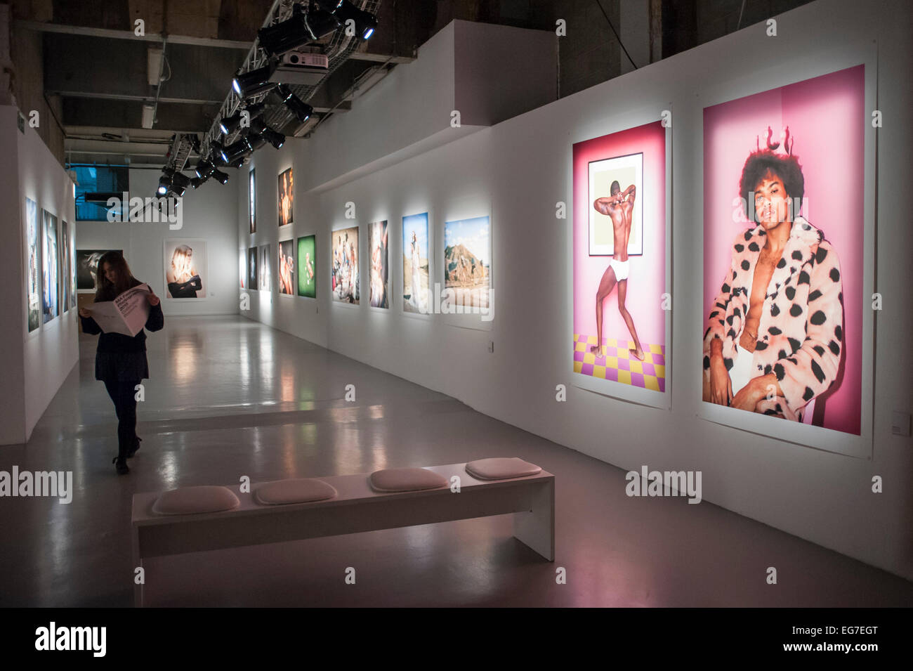 Londra, UK, 18 febbraio 2015. L'MA15 mostra prende il via al posto di Bloomsbury, presentando il lavoro da London College of Fashion's Graduate School courses, rivelando pezzi dalla prossima generazione di stilisti, artisti professionisti e responsabili dei media che hanno espresso le loro idee in film di moda, artefatto, accessori, fotografia e gli indumenti. Credito: Stephen Chung/Alamy Live News Foto Stock