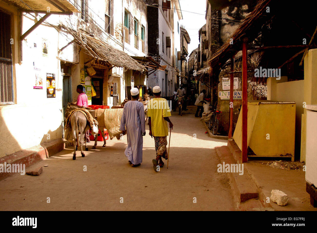 Scena di strada sulla isola di Lamu, Kenya Foto Stock