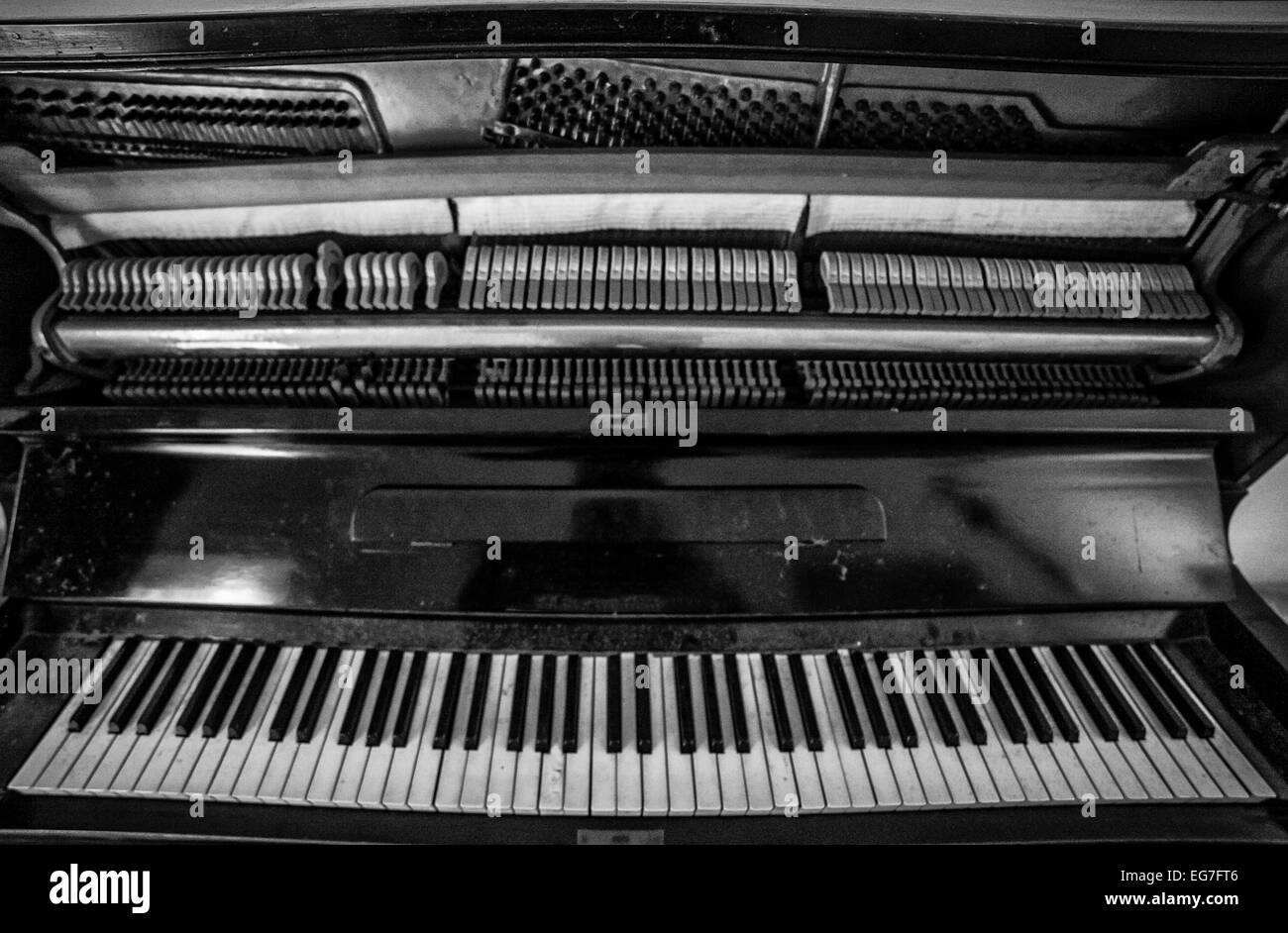 Ultra ampia angolazione di un vecchio pianoforte Foto Stock