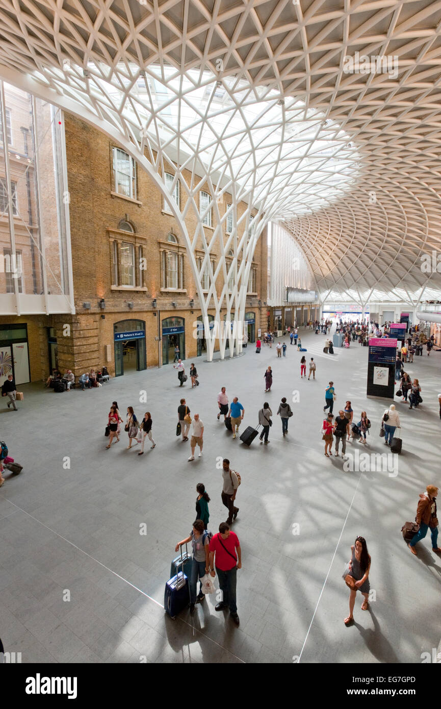 Il nuovo atrio passsenger presso la stazione di Kings Cross a Londra. Foto Stock