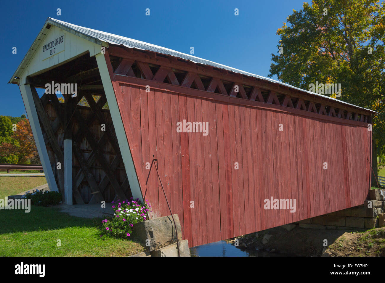 Caduta SCENIC HARMON ponte coperto di prugna CREEK INDIANA COUNTY PENNSYLVANIA USA Foto Stock