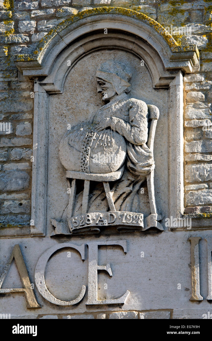 La vecchia fabbrica di pizzo edificio, dettaglio della parte anteriore che mostra lace maker, Olney, Buckinghamshire, Inghilterra, Regno Unito Foto Stock