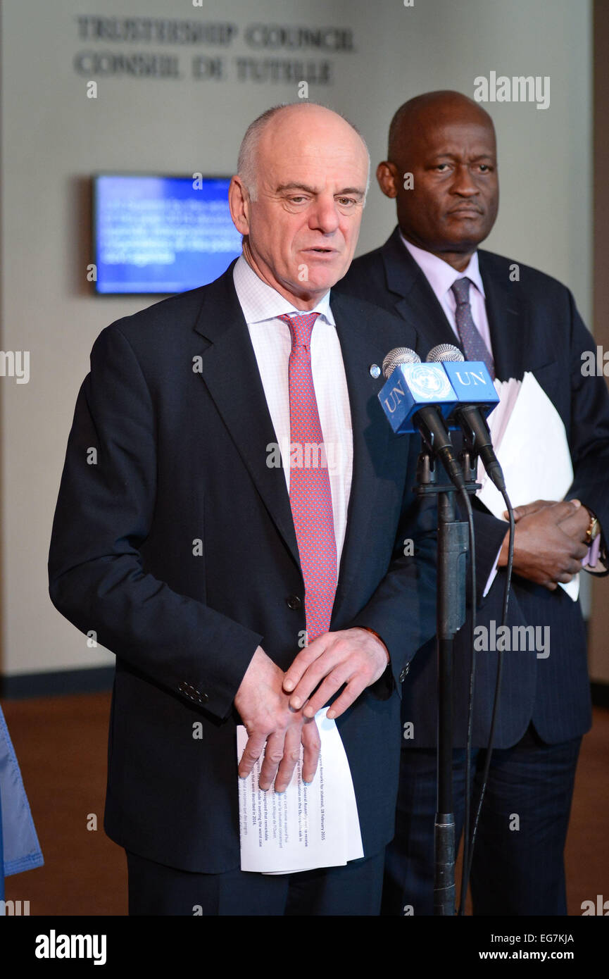 New York, la sede delle Nazioni Unite a New York. 18 Febbraio, 2015. David Nabarro, Inviato Speciale del Segretario Generale delle Nazioni Unite sull'ebola, risolve il press briefing dopo l'Assemblea generale delle Nazioni Unite concernente la crisi di salute pubblica che emana dal virus Ebola focolaio, presso la sede delle Nazioni Unite a New York nel febbraio 18, 2015. © Niu Xiaolei/Xinhua/Alamy Live News Foto Stock