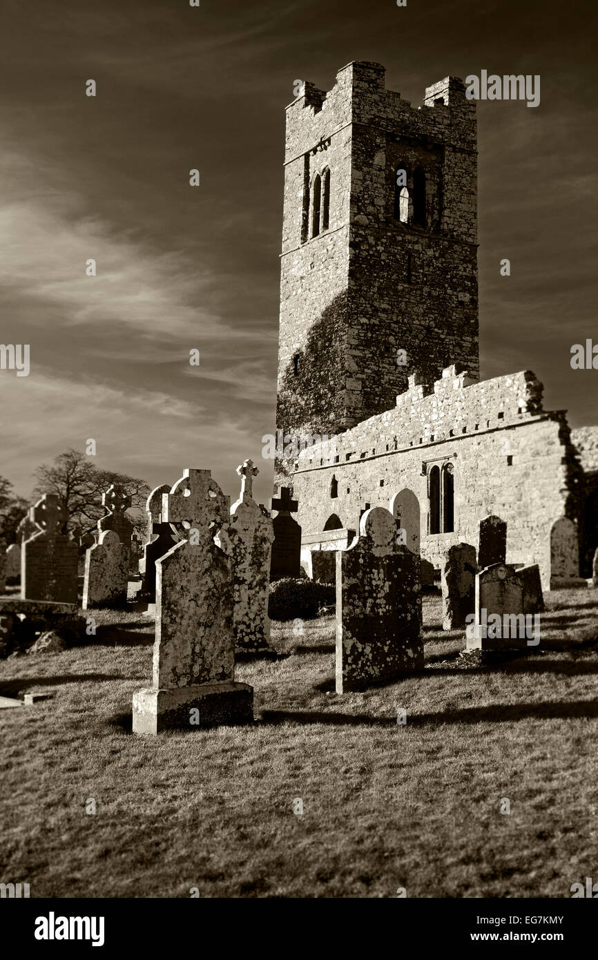 Vista della vecchia chiesa sulla collina di Slane, Co. Meath Irlanda Foto Stock