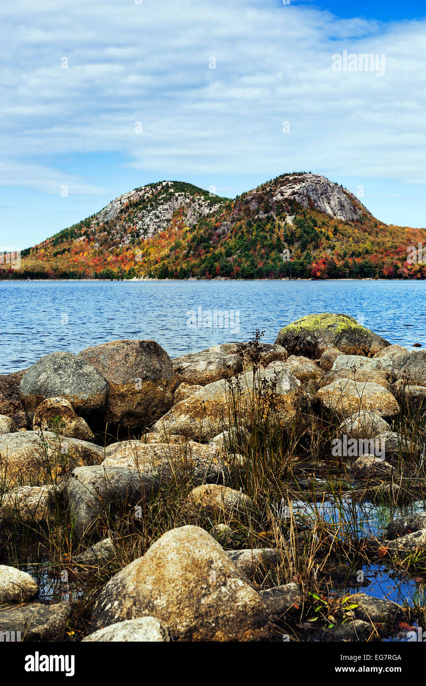 Jordan Pond e bolla di montagna, parco nazionale di Acadia, Mt, Isola deserta, Maine, Stati Uniti d'America Foto Stock