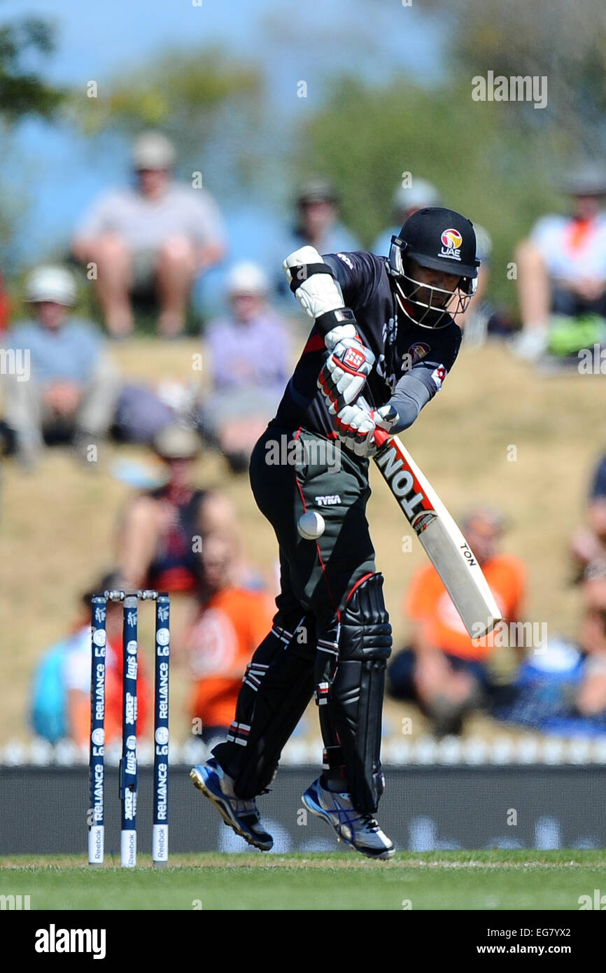 Nelson, Nuova Zelanda. 19 Feb, 2015. Khurram Khan da EMIRATI ARABI UNITI durante il 2015 ICC Cricket World Cup match tra lo Zimbabwe e Emirati Arabi Uniti. Saxton ovale, Nelson, Nuova Zelanda. Giovedì 19 Febbraio 2015. Credito: Azione Sport Plus/Alamy Live News Foto Stock