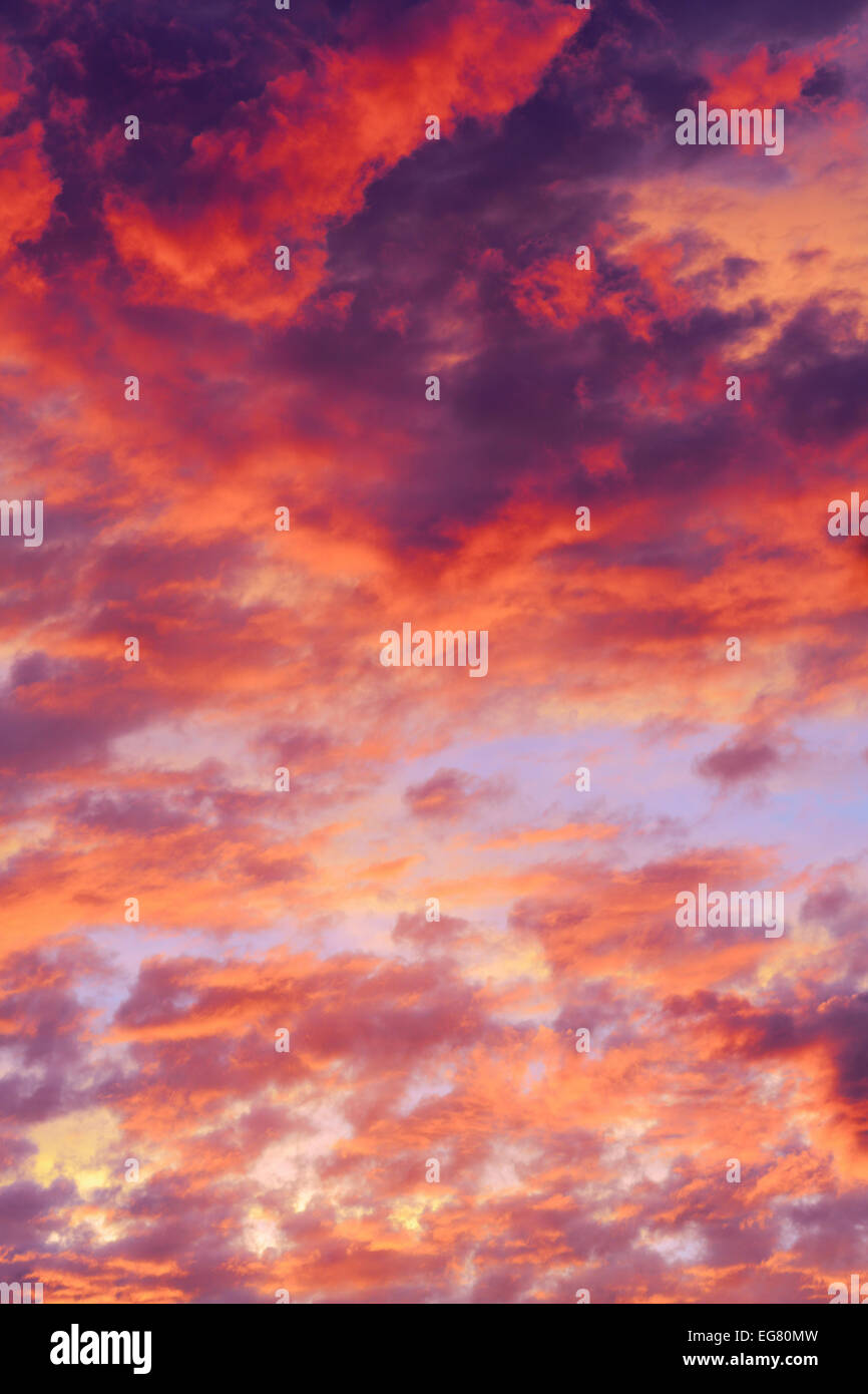 Nuvole sul Cielo di tramonto, sfondo Foto Stock