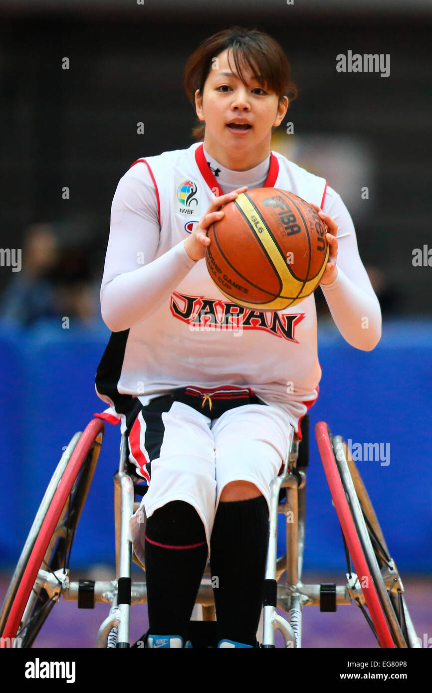 Osaka, Giappone. 12 Feb, 2015. Syoko Furuno (Giappone) basket in carrozzella : 2015 donne internazionale il basket in carrozzella amicizia giochi OSAKA CUP MATCH tra Giappone 71-32 in Canada presso Osaka comunale Gymnasiium centrale di Osaka in Giappone . © Shingo Ito AFLO/sport/Alamy Live News Foto Stock