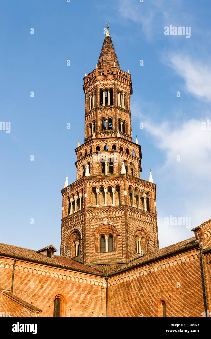Magnifica gotica Torre Lanterna, costruito 1347-1349, della Basilica, Abbazia cistercense, Abbazia di Chiaravalle Foto Stock