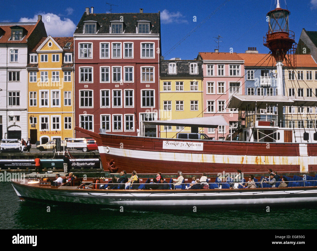 Tour in barca nel canale di Nyhavn, Copenaghen Foto Stock