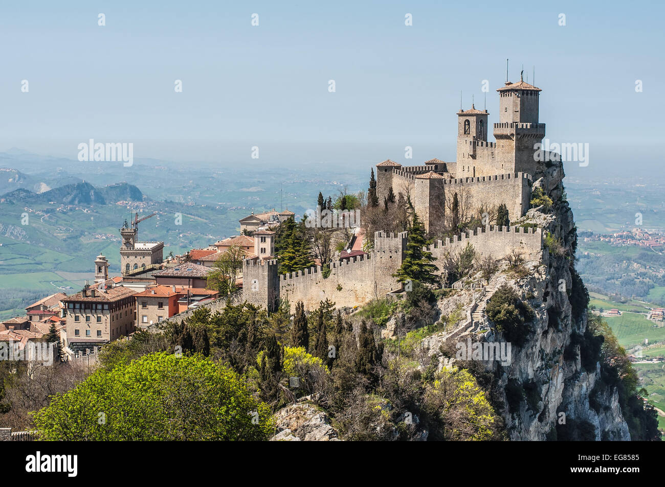 La Guaita fortezza (Prima Torre) è la più antica e la più famosa torre sul Monte Titano, San Marino. Foto Stock