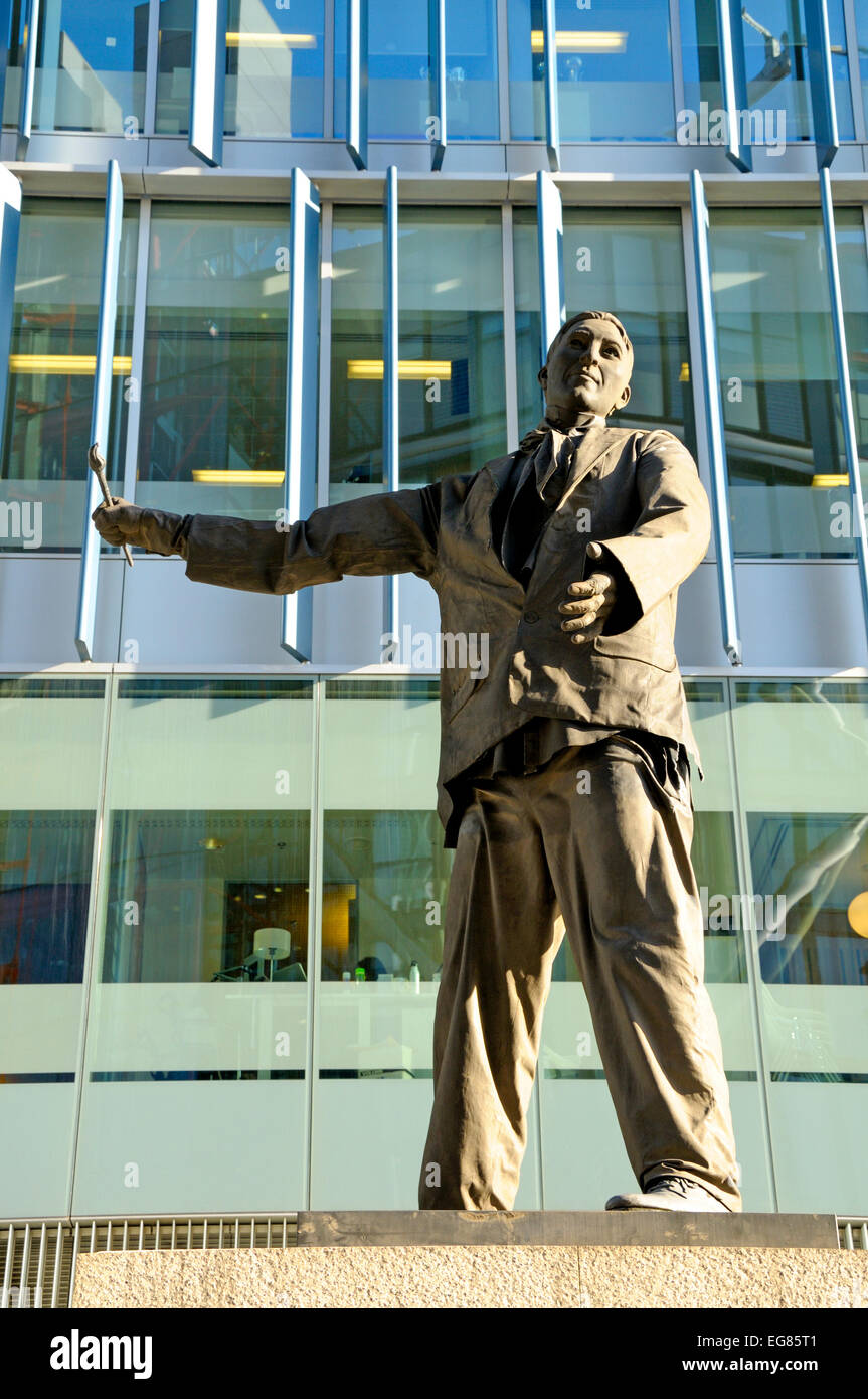 Londra, Inghilterra, Regno Unito. Un monumento all'artista sconosciuto - Non Plaudite. Modo Pecuniam Jacite (non applaudire, basta buttare soldi) Foto Stock