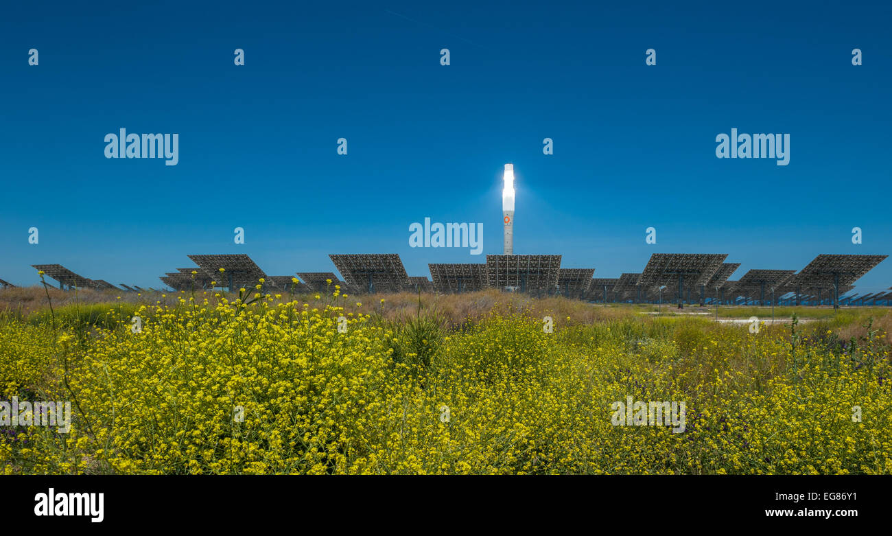 In Andalusia, Spagna - aprile, 24: Gemasolar power station su aprile, 24, 2012 in Andalusia, Spagna Foto Stock