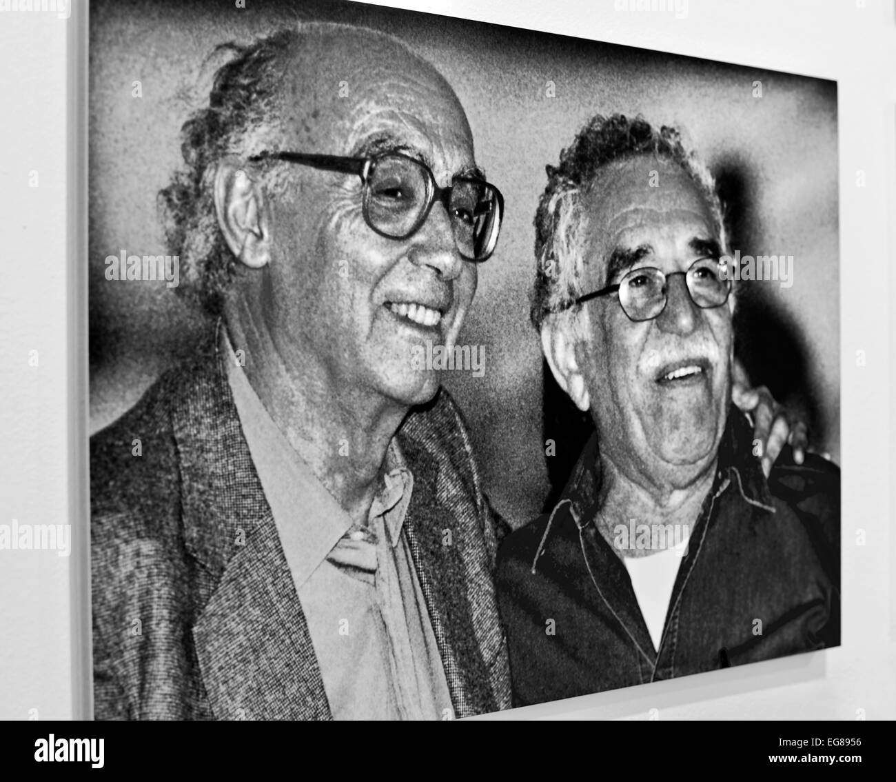 Il Portogallo, Lisbona: Immagine di scrittori José Saramago e Gabriel García Marquéz in José Saramago Foundation Foto Stock