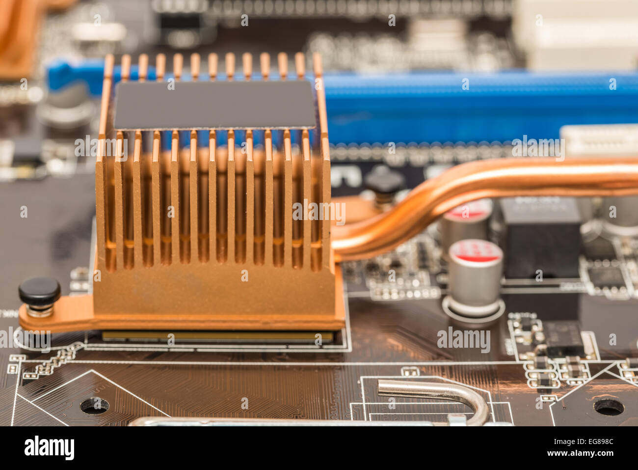 Chipset il dissipatore di calore sulla scheda madre del computer Foto Stock