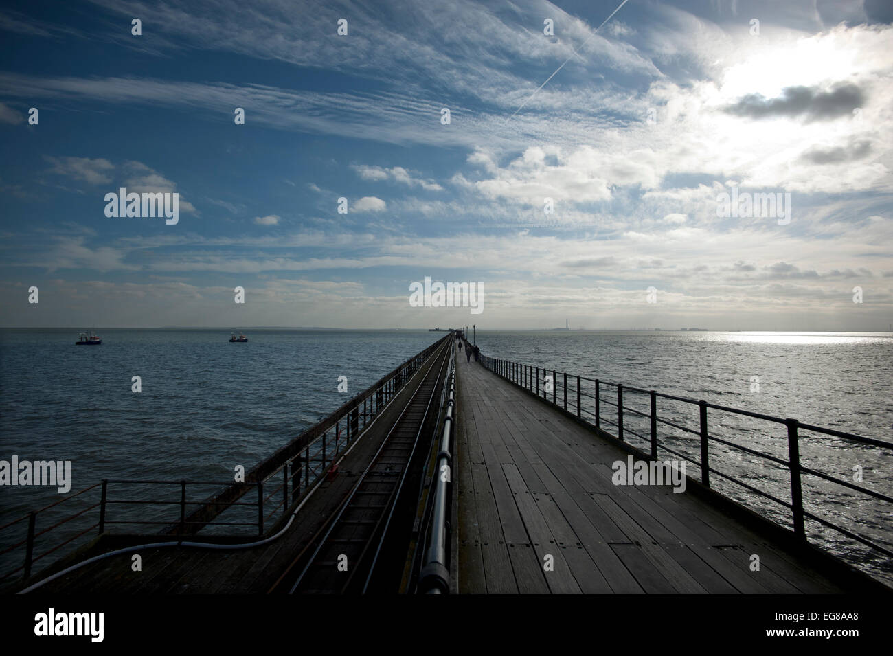 Southend Pier Southend-on-Sea, Essex, Inghilterra, Regno Unito. 18 feb 2015 Il piacere più lungo molo nel mondo a 1.34 miglia ( 2,16 km ) l Foto Stock