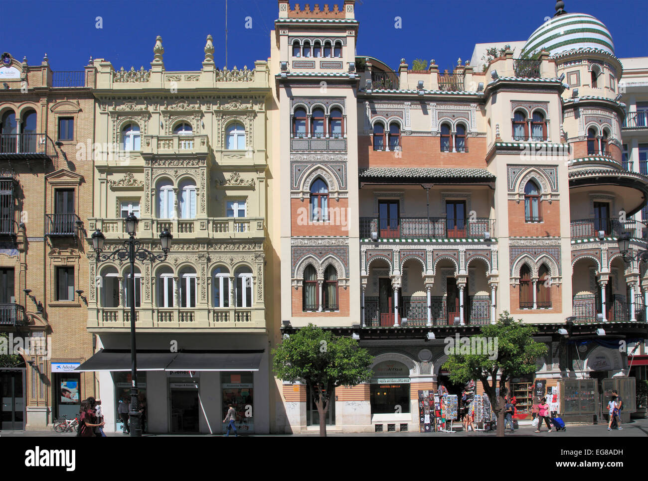 Spagna, Andalusia, Siviglia, Avenida de la Constitucion, architettura tradizionale, Foto Stock