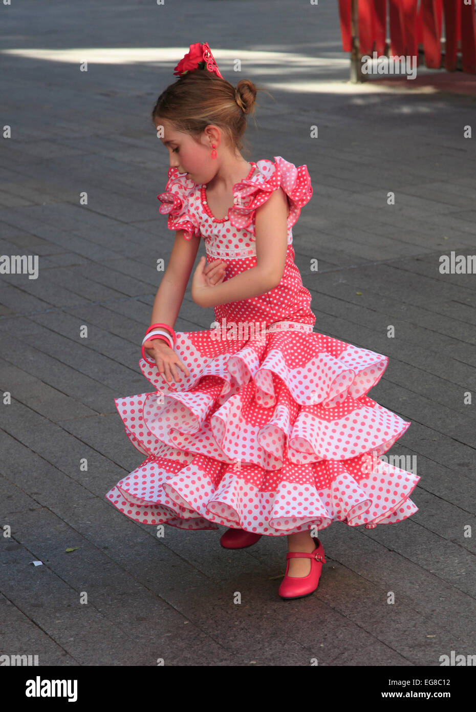 Spagna, Andalusia, Siviglia, equo, Feria de abril, persone, festival, abito tradizionale, bambina, dancing, Foto Stock