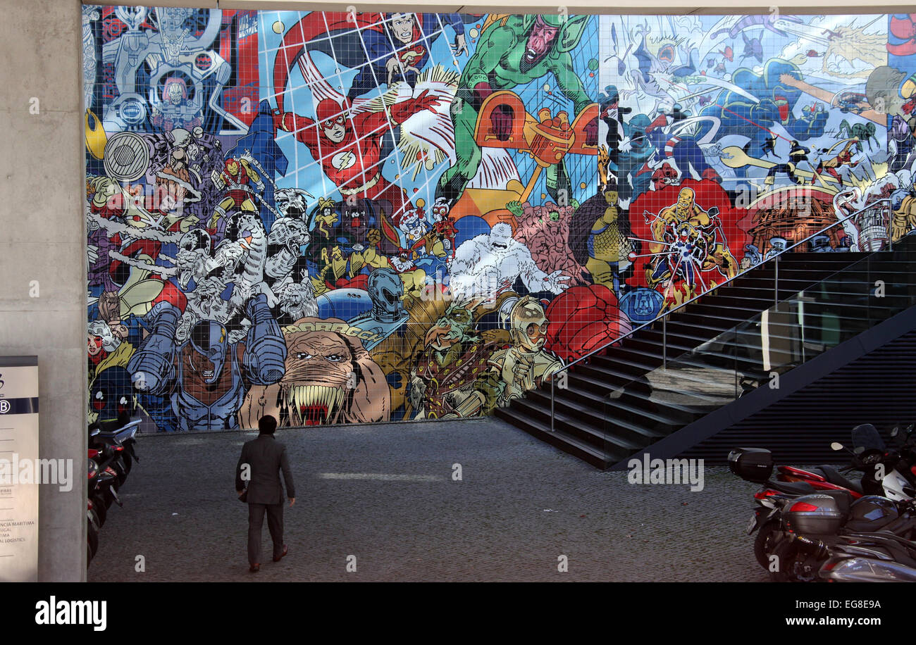 Pop Art americana ispirato murale in piastrelle da Erro in Oriente la stazione della metropolitana di Lisbona Foto Stock