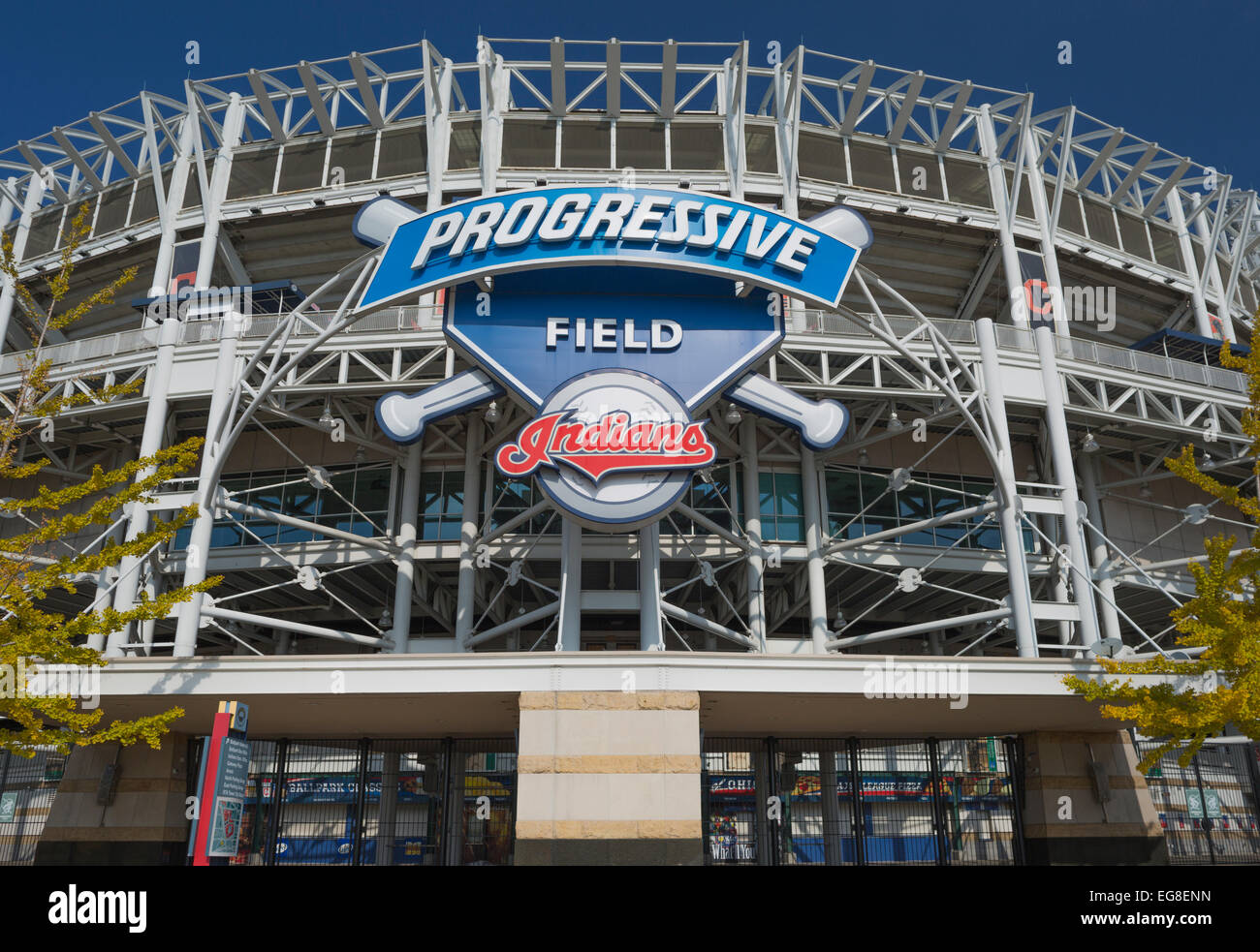 Campo progressiva segno (©PROGRESSIVE CORP 2008) Cleveland Indians Baseball Stadium (©HOK Sport 2016) downtown Cleveland Ohio USA Foto Stock