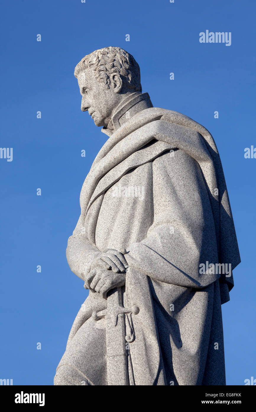 Statua in granito di George quinto e ultimo duca di Gordon Golden Square Aberdeen Foto Stock