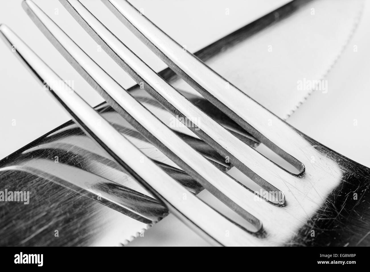 Acciaio inox coltello e forchetta. Posate o stoviglie closeup. Foto Stock