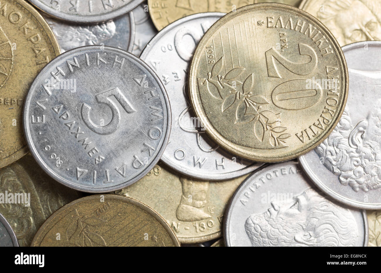 Un assortimento della dracma greca delle monete in euro a partire dagli anni novanta Foto Stock