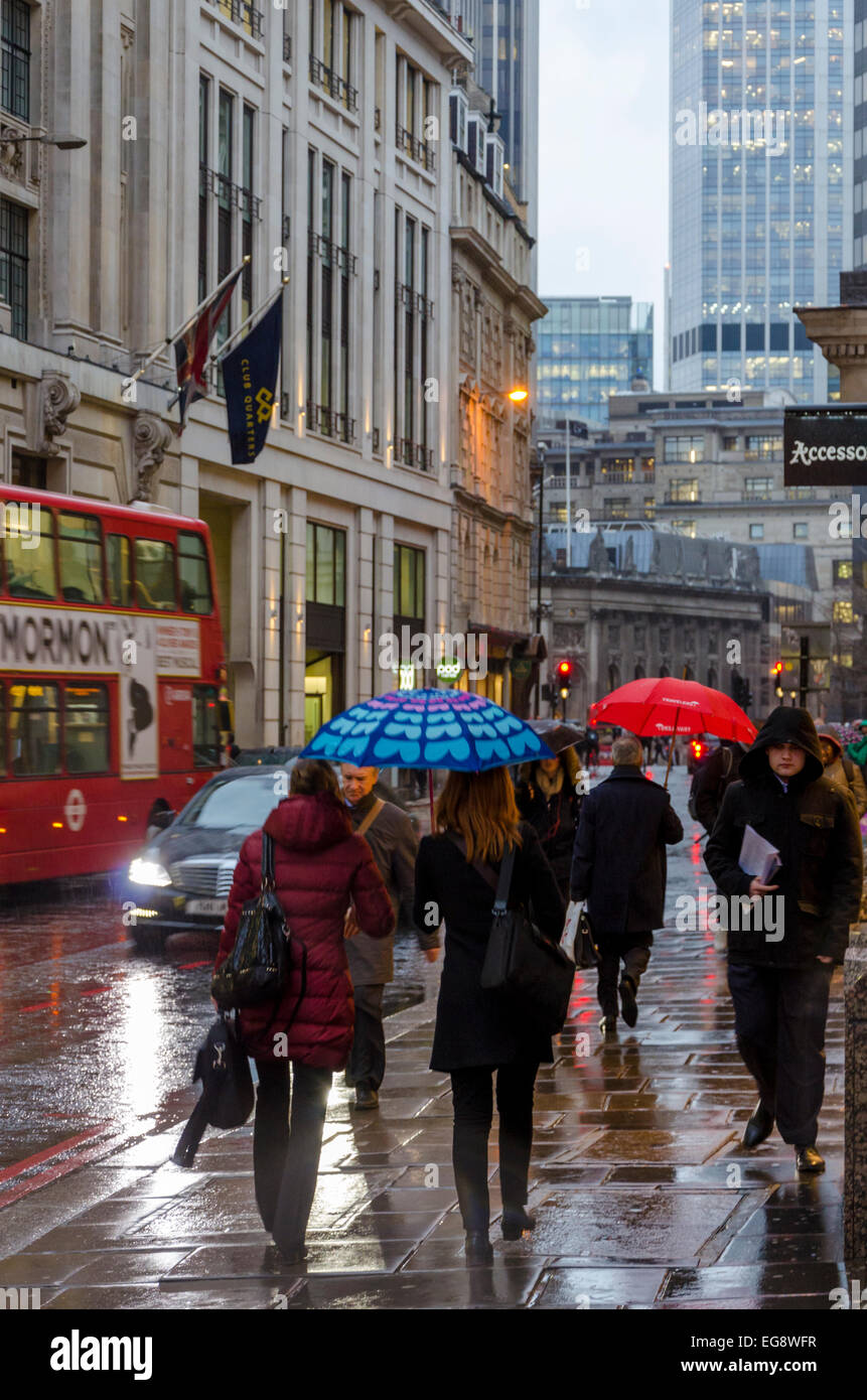 Londra, Regno Unito. 19 Febbraio 2015: l'Ufficio Nazionale di Statistica (ONS) rilasciato oggi figure mostra che i lavoratori nel centro di Londra hanno il più alto livello di produttività al 42% al di sopra della media NEL REGNO UNITO. Credito: CAMimage/Alamy Live News Foto Stock