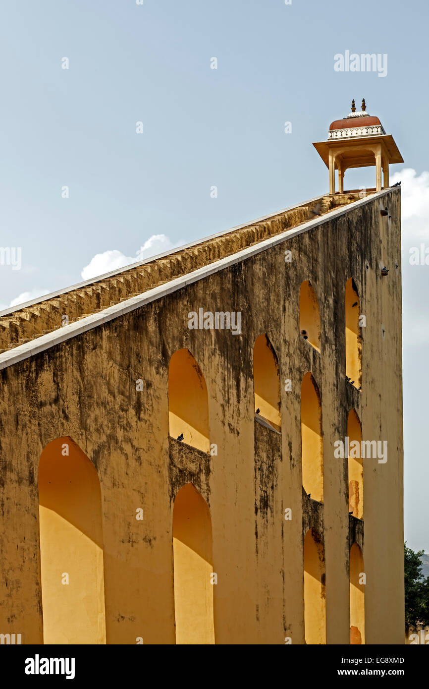 Observation Deck, Jantar Mantar architettonico osservatorio astronomico, Jaipur, Rajasthan, India Foto Stock