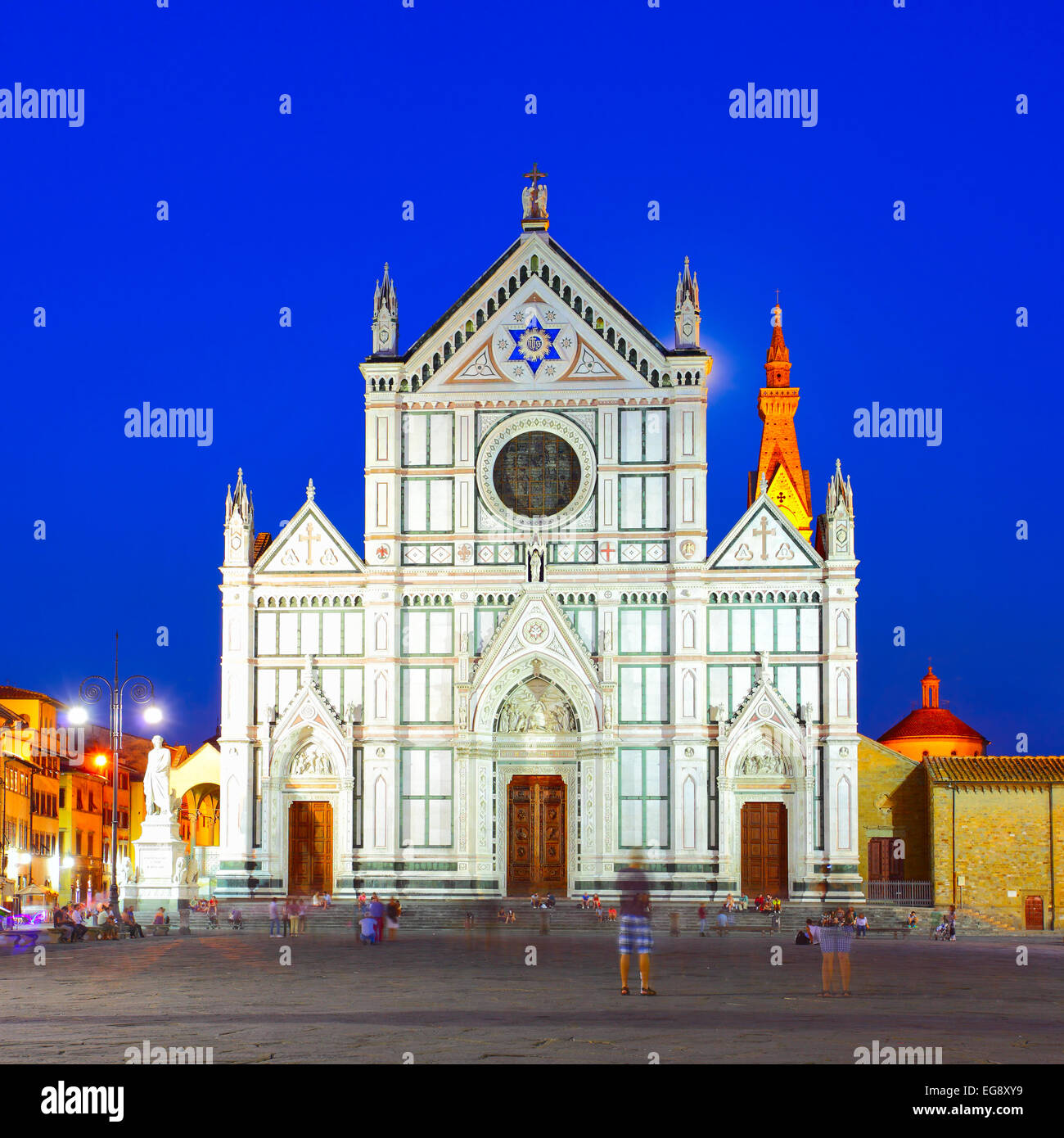 Basilica di Santa Croce a Firenze di notte, Italia Foto Stock