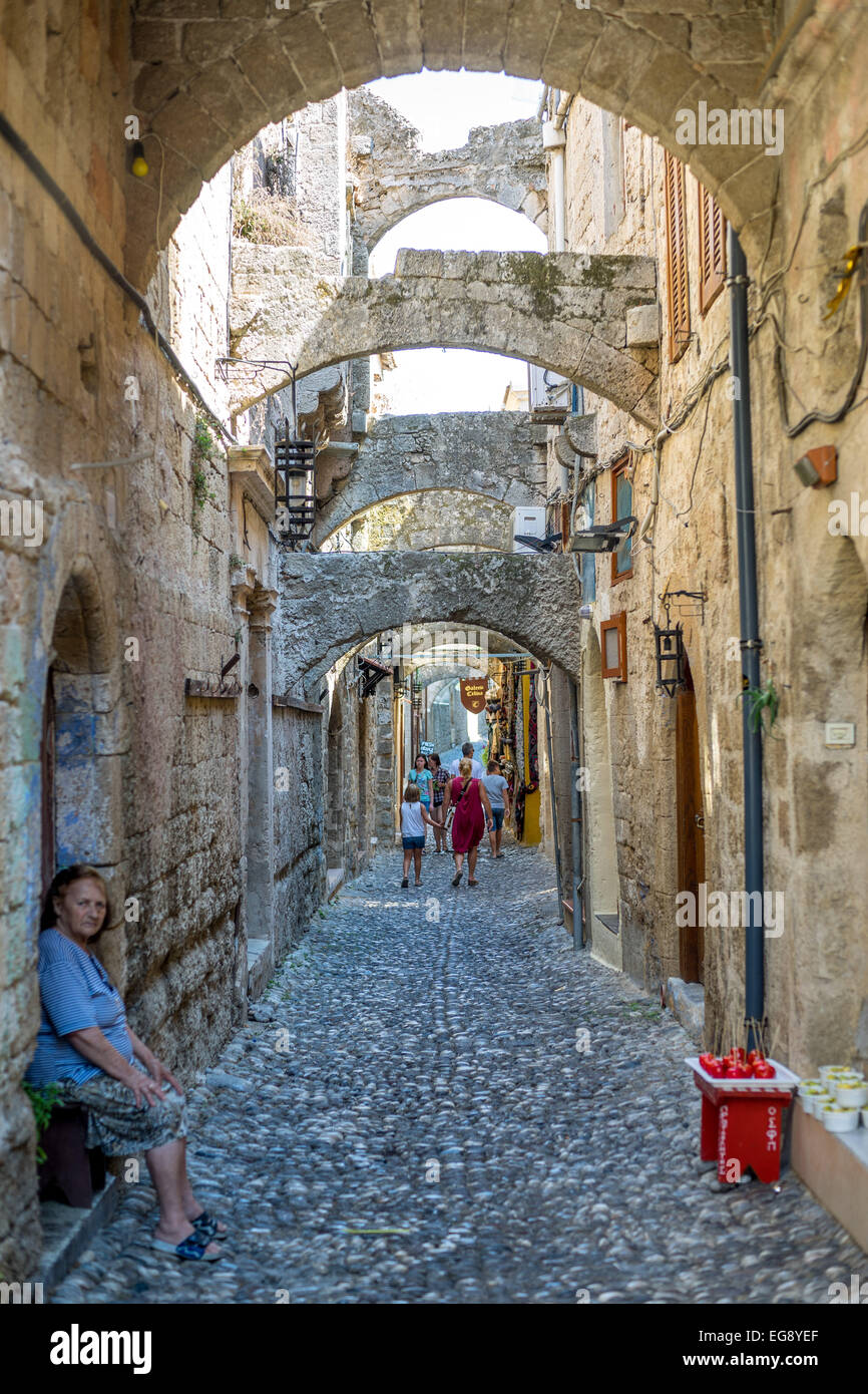 Via medievale città vecchia di Rodi RODI Dodecaneso Foto Stock