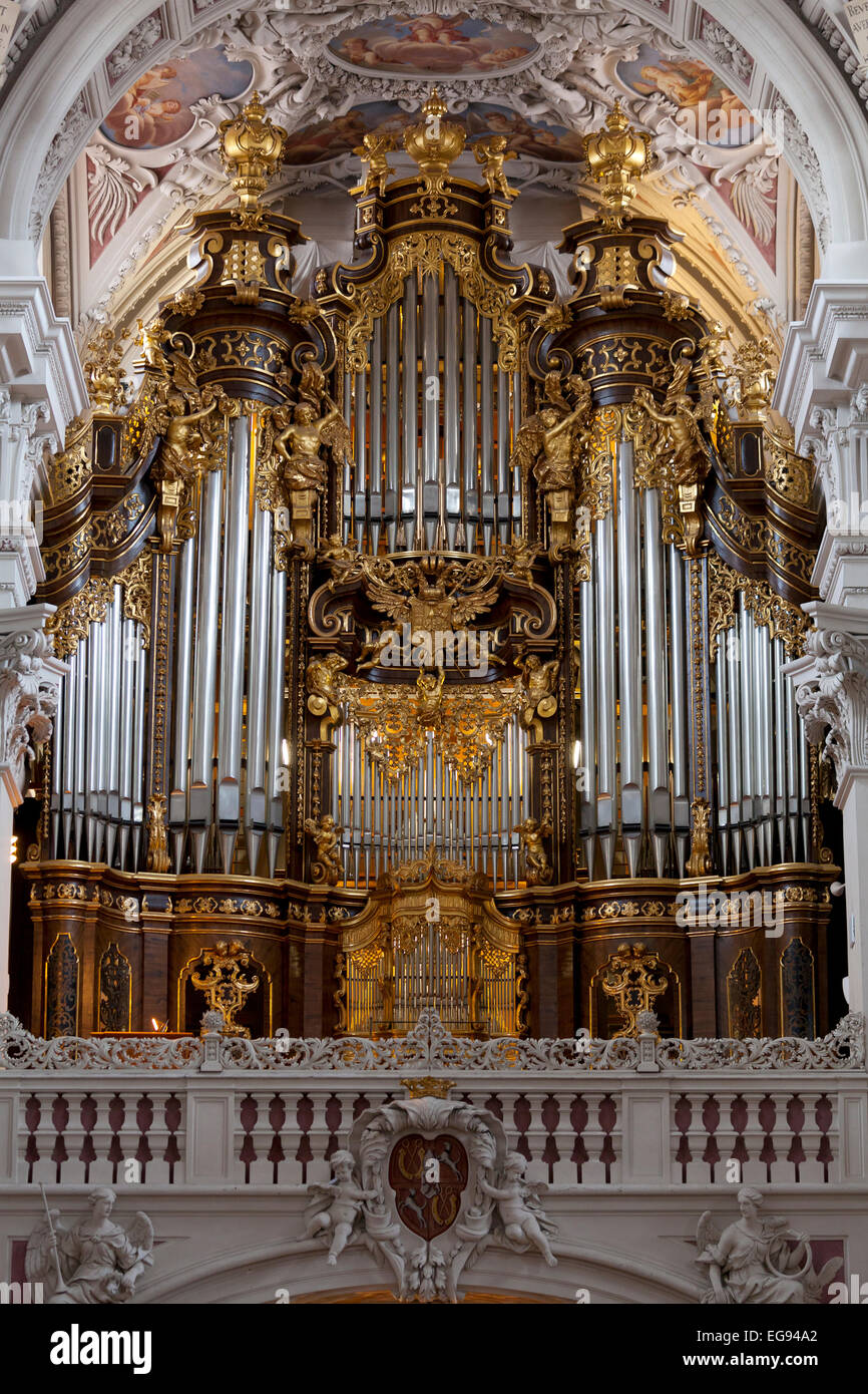Organo a canne all'interno della cattedrale di Santo Stefano, Passau, Baviera, Germania Foto Stock