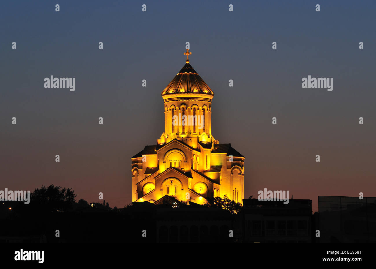 Santa Trinità (Tsminda Sameba) Cattedrale al tramonto, Tbilisi, Georgia Foto Stock