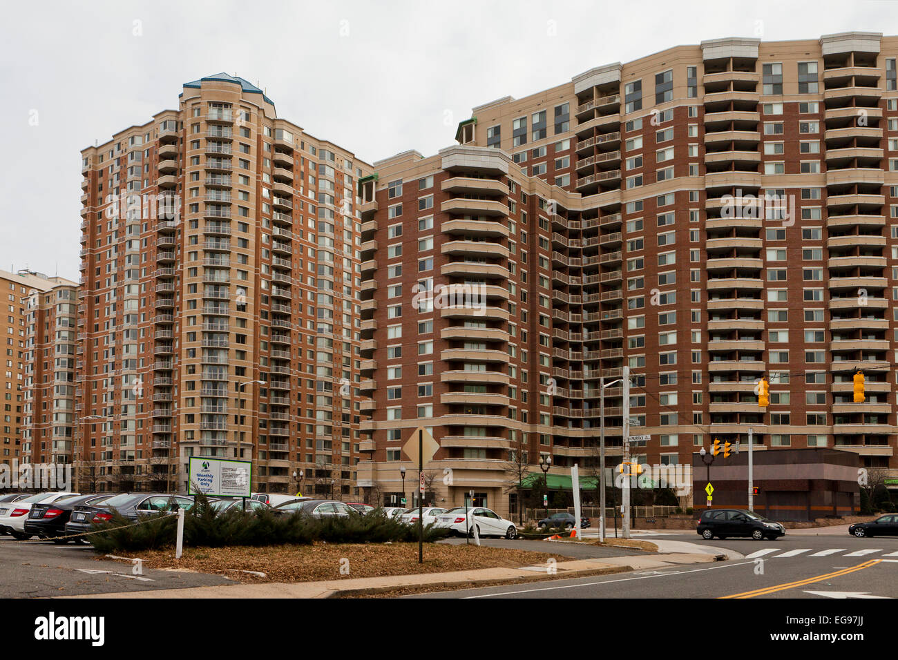 Alto edificio condominiale - quartiere di Ballston, Arlington, Virginia, Stati Uniti d'America Foto Stock