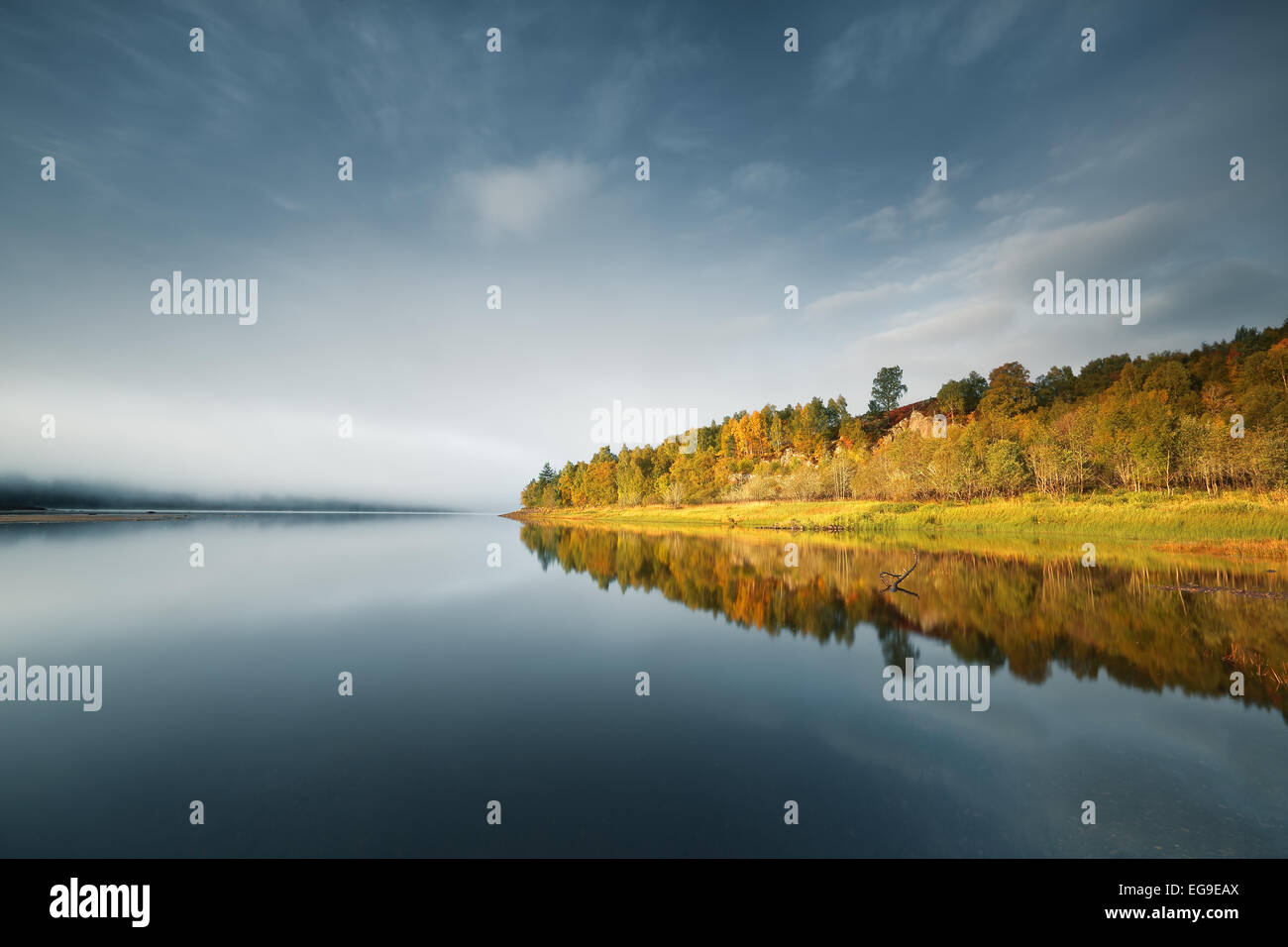Scottish Lake all'alba, Scozia, Regno Unito Foto Stock
