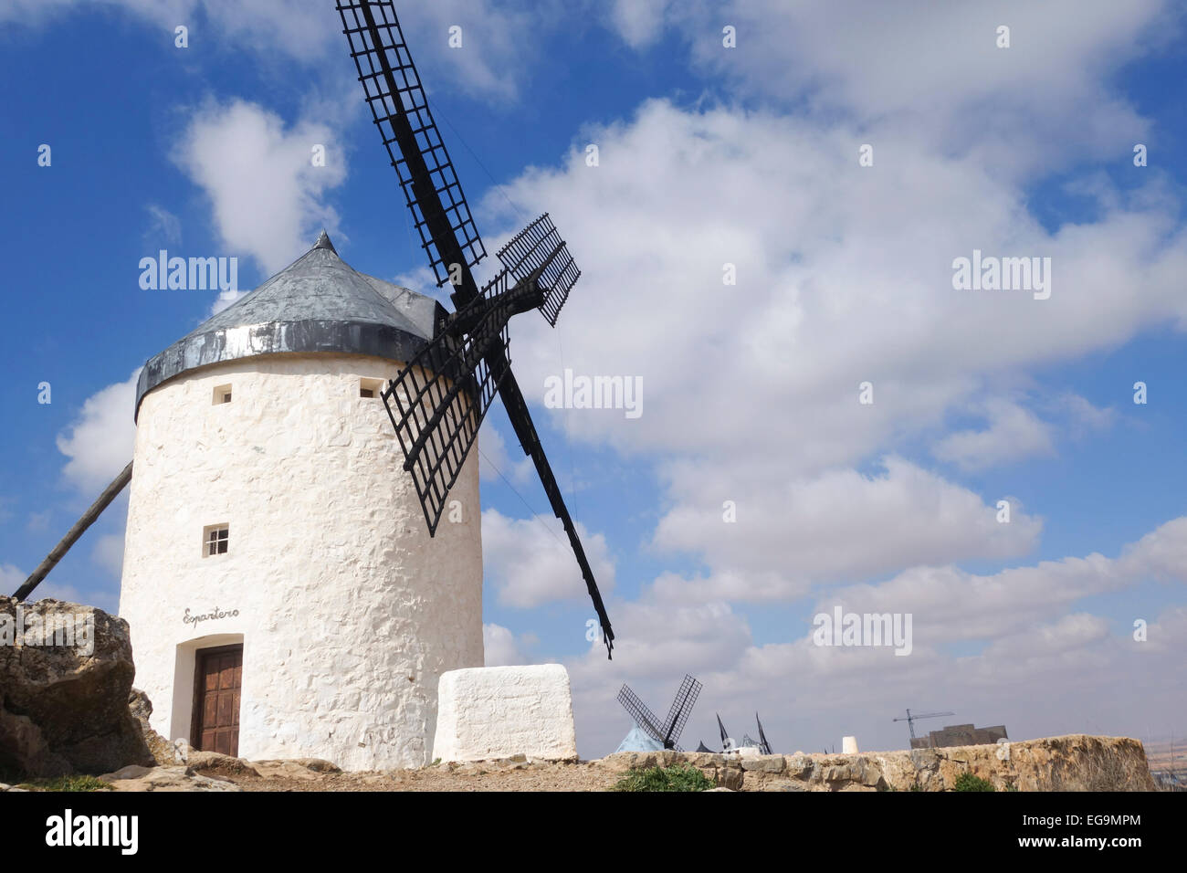 Mulini a vento spagnolo nella provincia di Toledo, Consuegra, Castilla la Mancha, in Spagna. Foto Stock