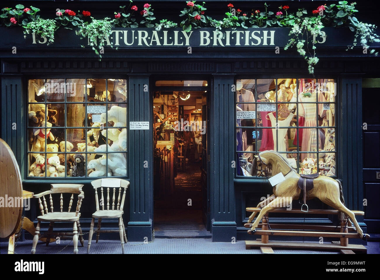 Esterno del negozio di articoli per la casa Bird a Sunningdale, Berkshire,  Inghilterra, Regno Unito Foto stock - Alamy