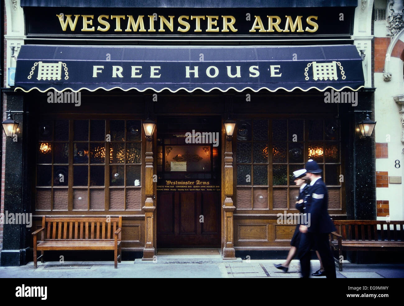 Bracci di Westminster Public House. Londra. Regno Unito. Circa ottanta Foto Stock