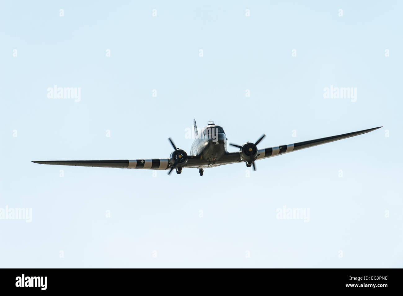 BBMF DC3 Dakota ZA947 in D-Day livrea, in volo Foto Stock