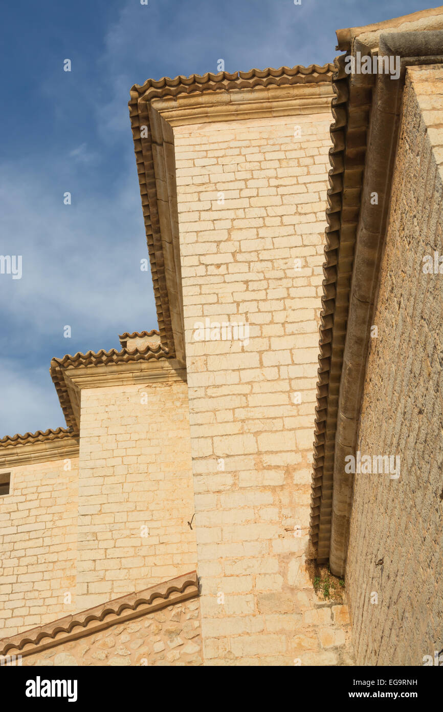 Dettaglio verticale di antico edificio di pietra a Binissalem, Maiorca. Foto Stock