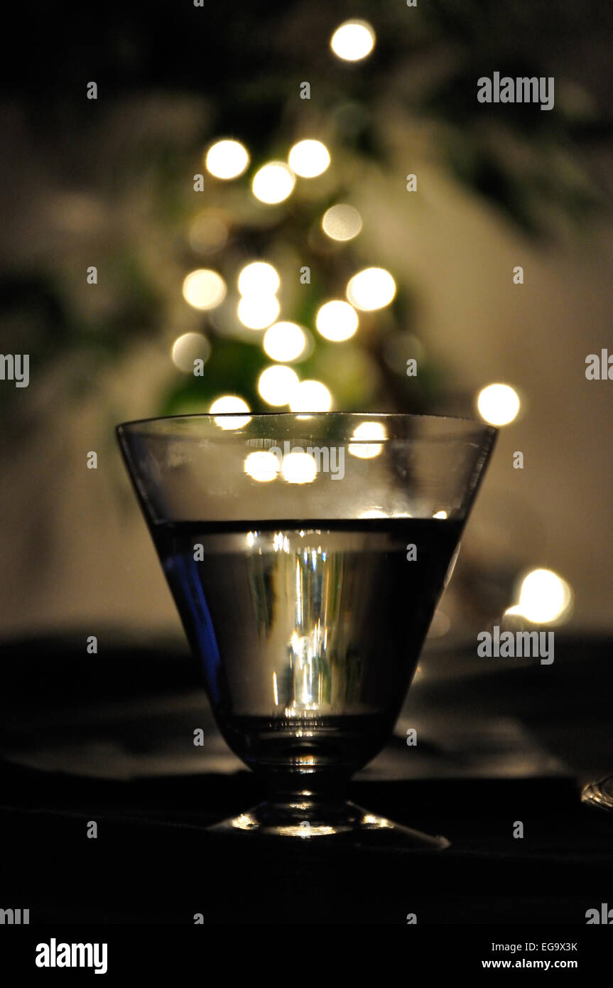 Luce astratta bevanda in vetro cristallo sfondo Foto Stock