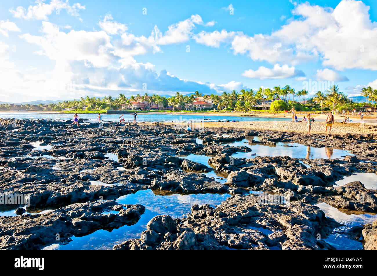 Tropical Poipu Beach sulla costa meridionale dell'isola di Kauai nelle Hawaii. Foto Stock