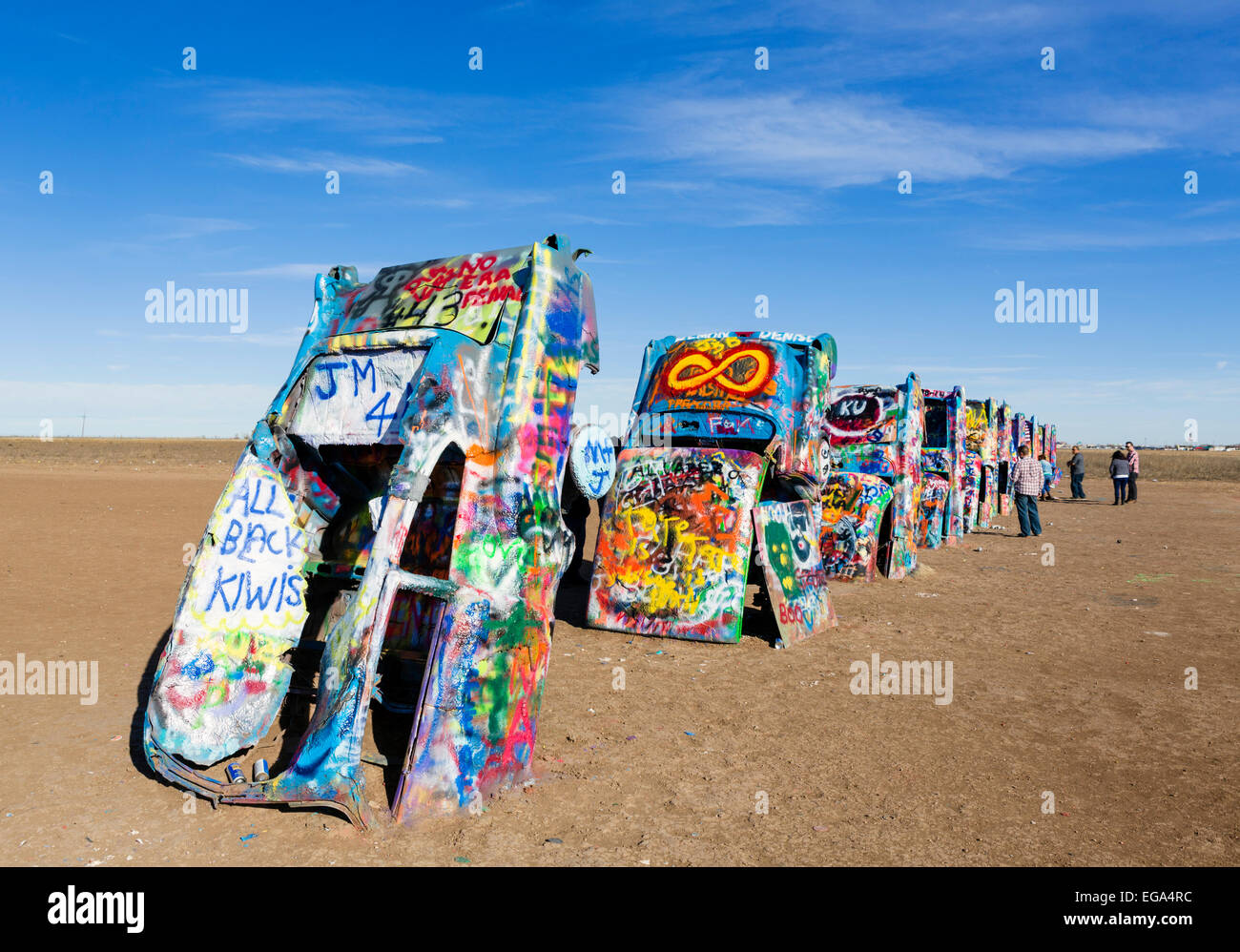 Cadillac Ranch, un pubblico arte di installazione appena fuori Amarillo, Texas, Stati Uniti d'America Foto Stock